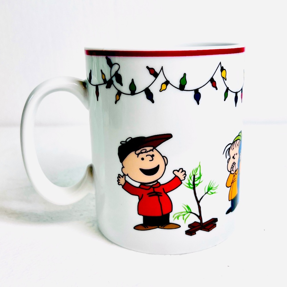 Peanuts Charlie Brown, Linus And Snoopy Christmas Tree Lights 20 oz Mug